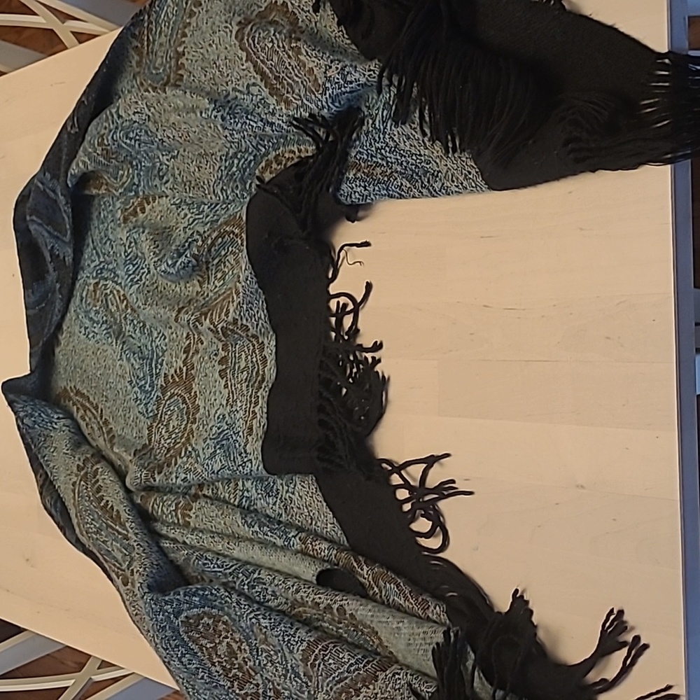GENTLY WORN Charlie Paige One Size Fits All Paisly Printed Acrylic Fringed Shawl - Picture 7 of 13